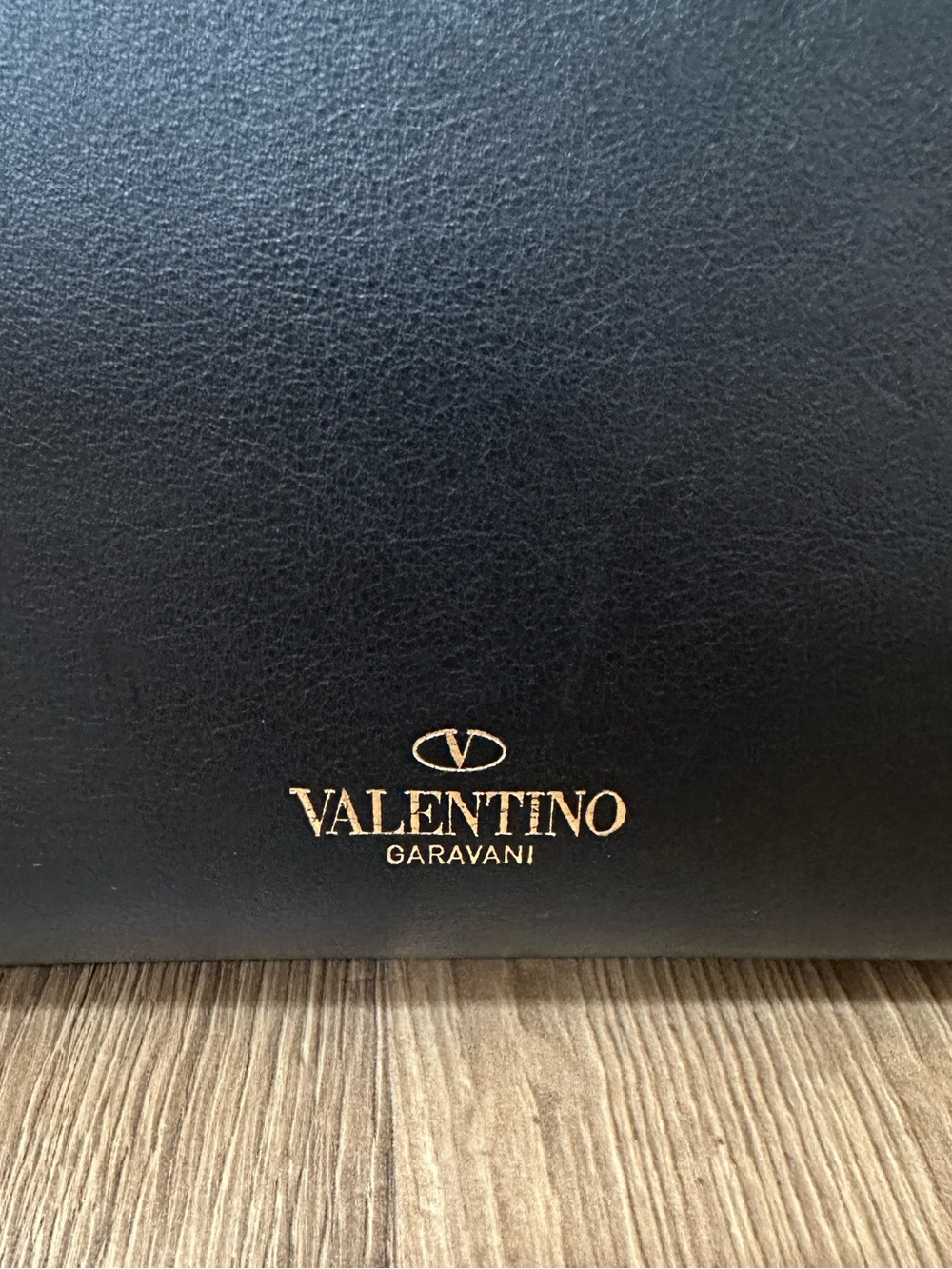 Valentino Garavani Black Leather Satchel with Gold Rockstuds - Picture 6 of 12